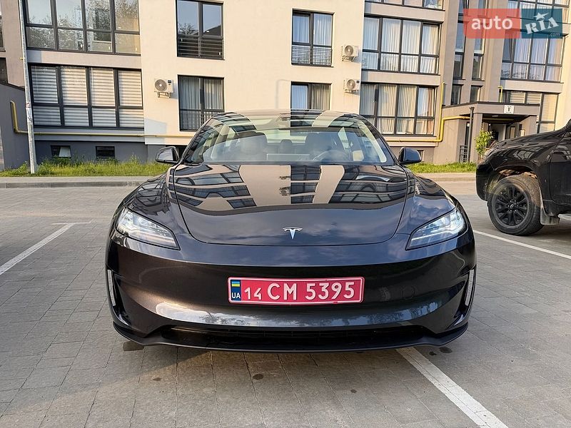 Седан Tesla Model 3 2024 в Львові