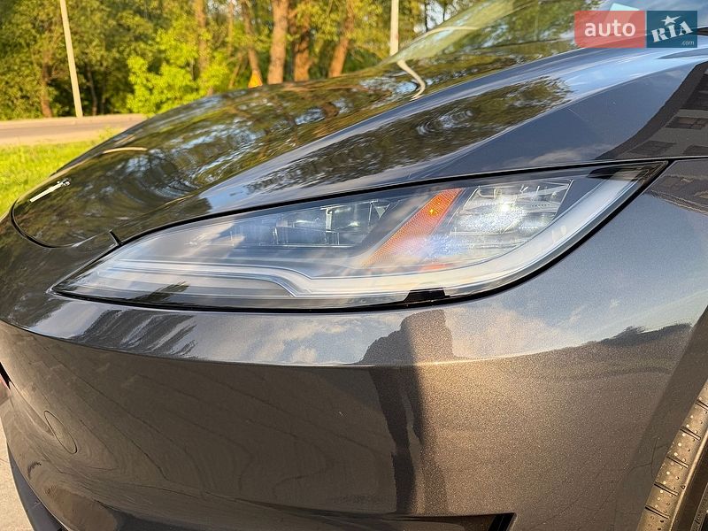 Седан Tesla Model 3 2024 в Львові