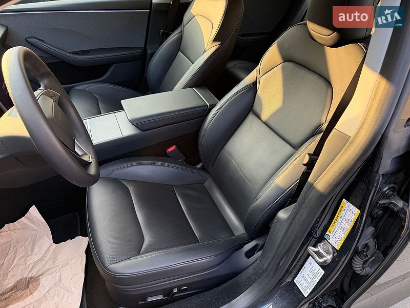 Седан Tesla Model 3 2024 в Львові