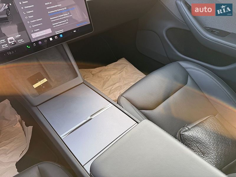 Седан Tesla Model 3 2024 в Львові