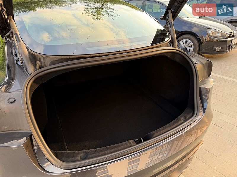 Седан Tesla Model 3 2024 в Львові