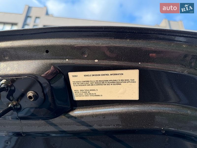 Седан Tesla Model 3 2024 в Львові