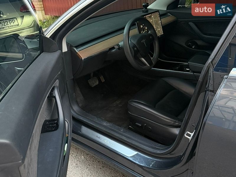 Седан Tesla Model 3 2019 в Львові