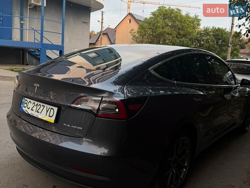 Седан Tesla Model 3 2019 в Львові