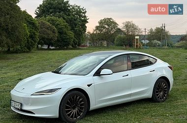 Седан Tesla Model 3 2024 в Львове
