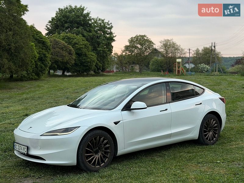 Tesla Model 3 2024