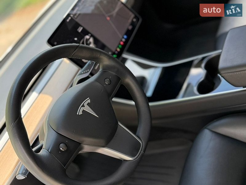 Седан Tesla Model 3 2019 в Житомирі