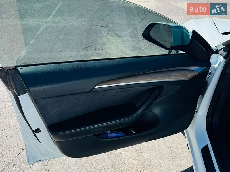 Седан Tesla Model 3 2021 в Верхньодніпровську