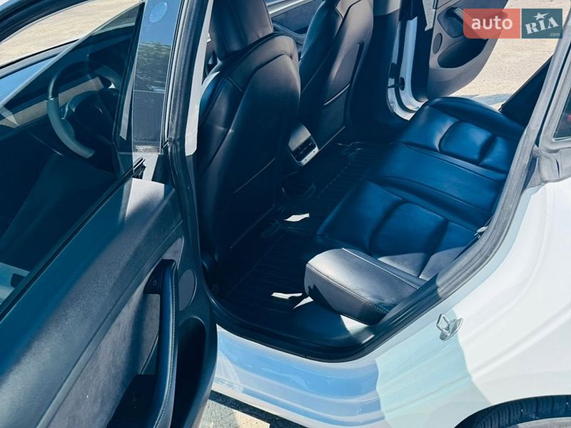 Седан Tesla Model 3 2021 в Верхньодніпровську