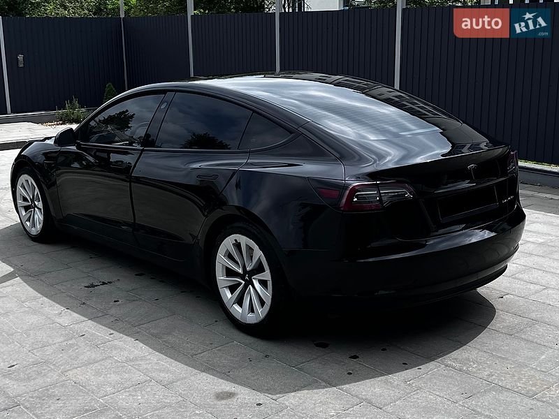 Седан Tesla Model 3 2021 в Самборі