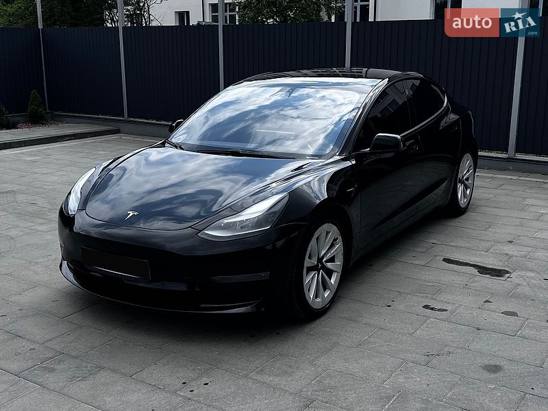 Седан Tesla Model 3 2021 в Самборі