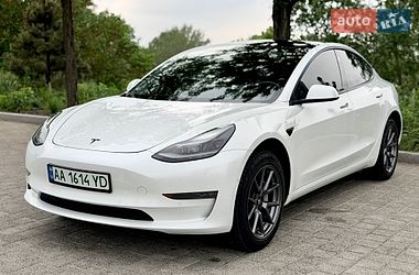 Седан Tesla Model 3 2021 в Киеве