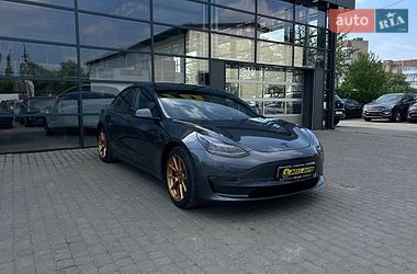 Седан Tesla Model 3 2018 в Івано-Франківську