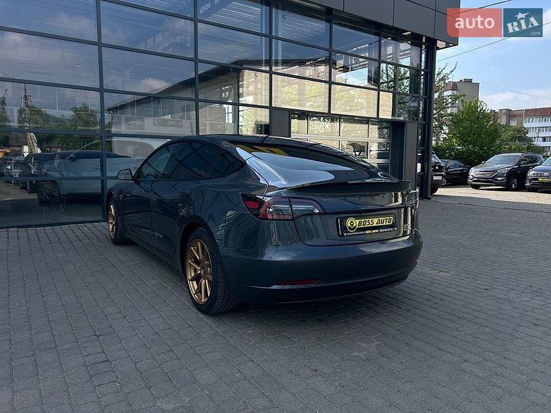 Седан Tesla Model 3 2018 в Івано-Франківську