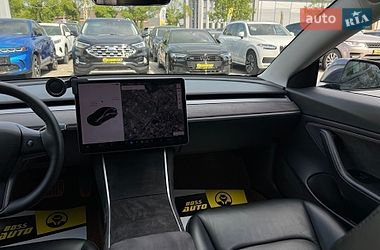 Седан Tesla Model 3 2018 в Івано-Франківську
