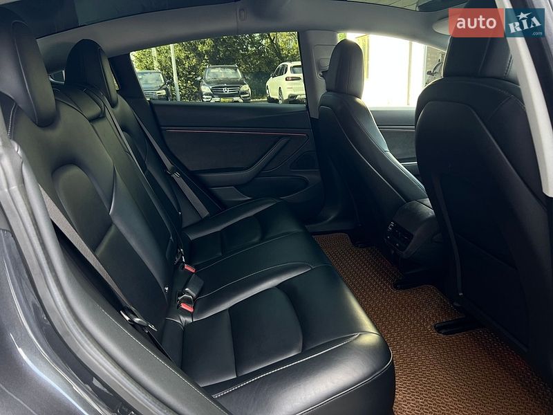 Седан Tesla Model 3 2018 в Івано-Франківську
