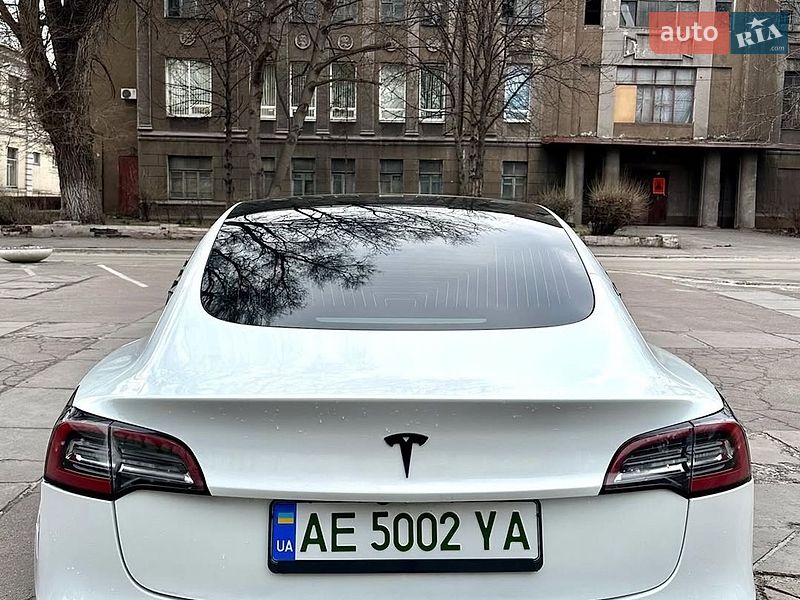Седан Tesla Model 3 2018 в Львове