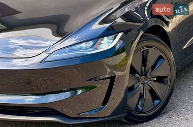 Tesla Model 3 2025