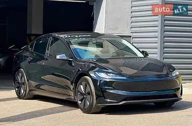 Tesla Model 3 2025