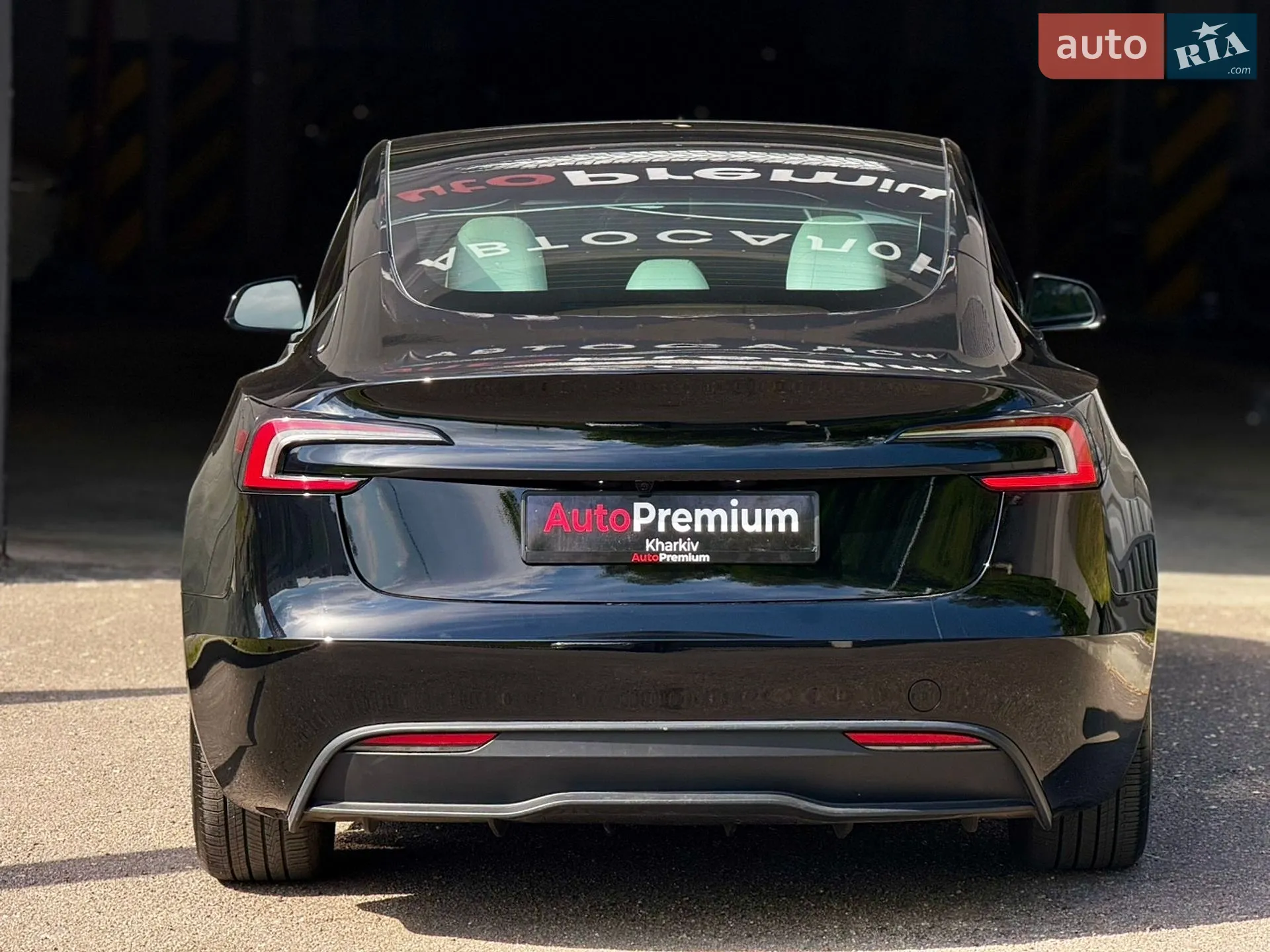 2025 Tesla Model 3 - мініатюра 8