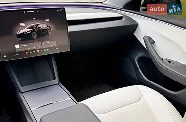 Tesla Model 3 2025