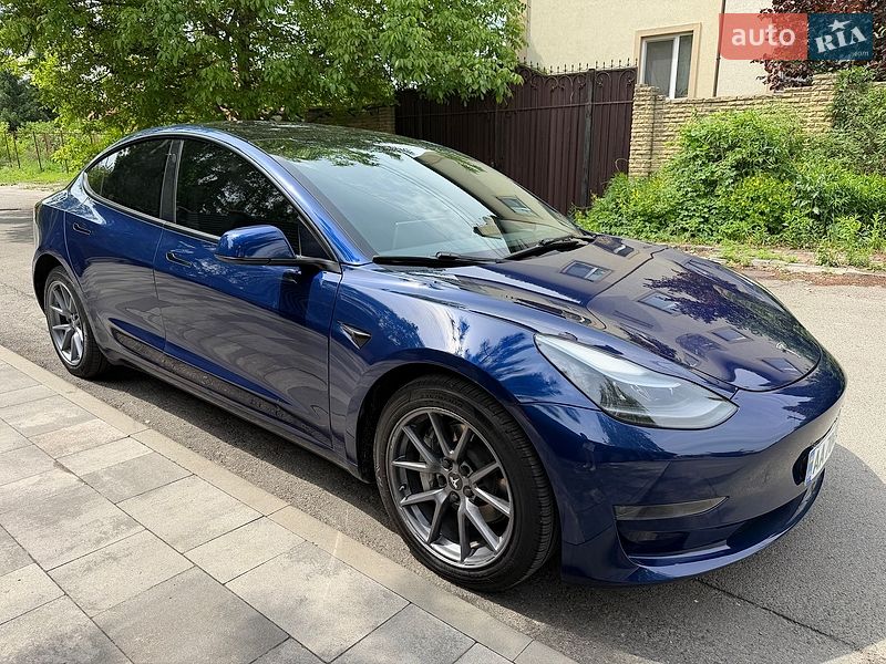 Седан Tesla Model 3 2022 в Києві