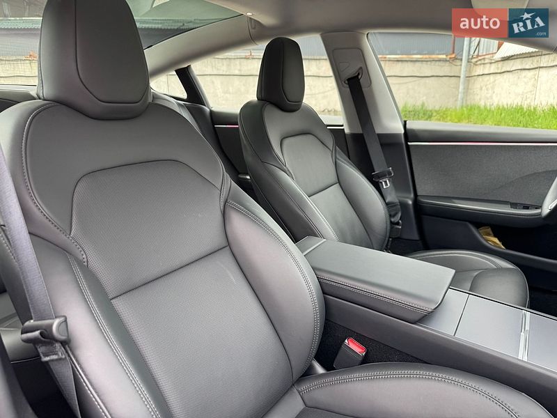 Седан Tesla Model 3 2024 в Киеве