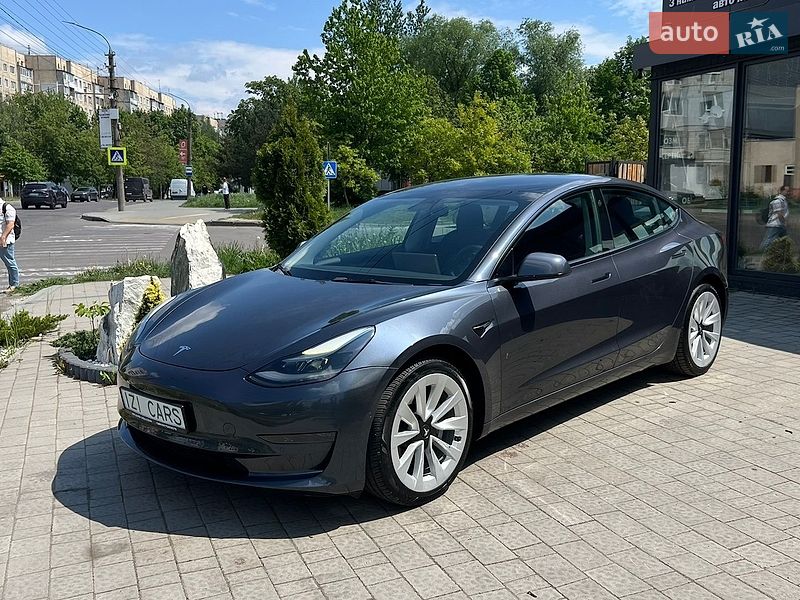 Седан Tesla Model 3 2022 в Львове
