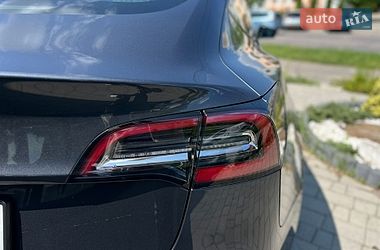 Седан Tesla Model 3 2022 в Львове