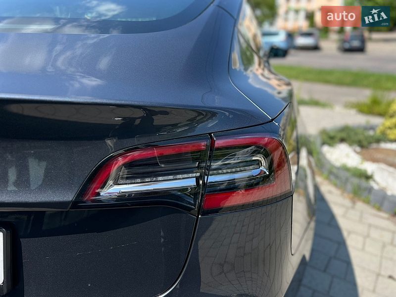 Седан Tesla Model 3 2022 в Львове