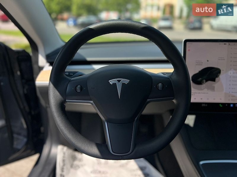 Седан Tesla Model 3 2022 в Львове