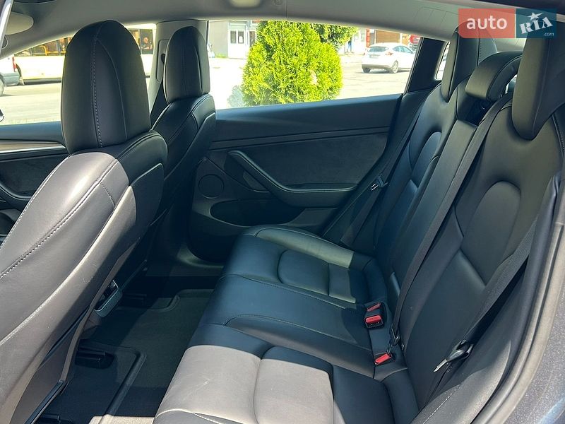 Седан Tesla Model 3 2022 в Львове