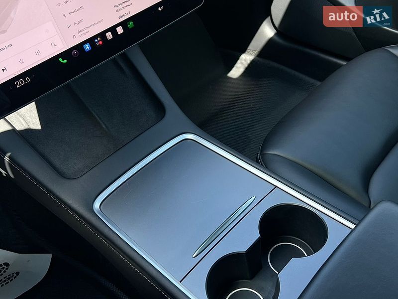 Седан Tesla Model 3 2022 в Львове