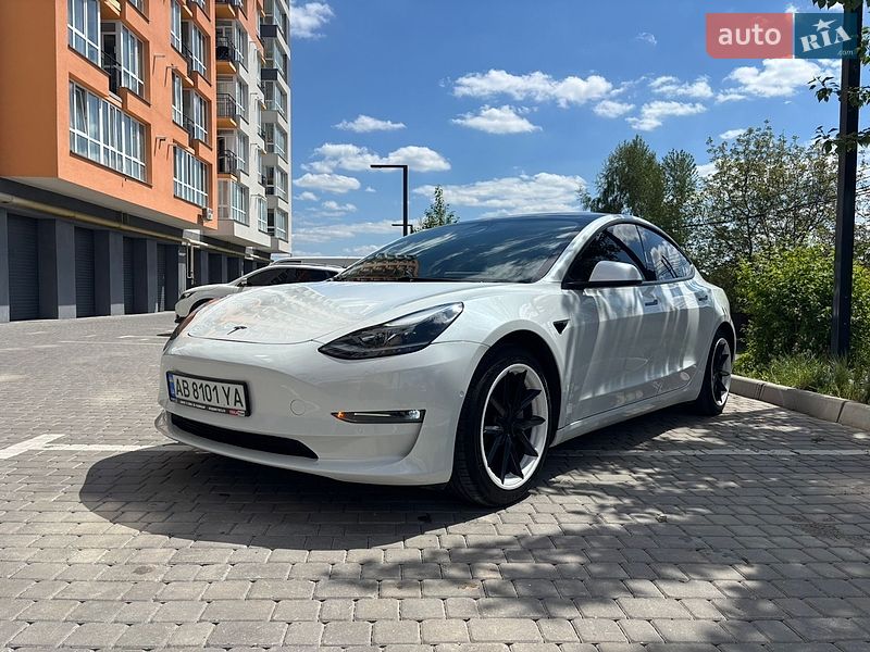 Седан Tesla Model 3 2021 в Вінниці