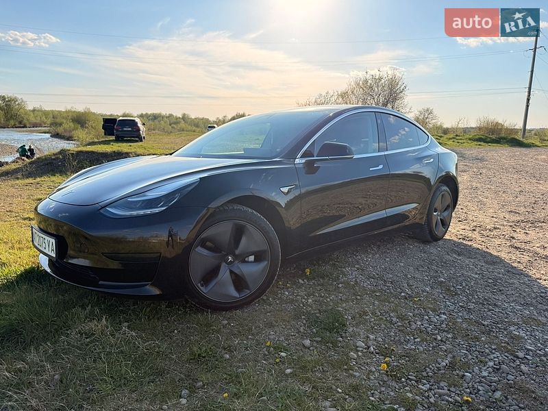 Седан Tesla Model 3 2019 в Калуше