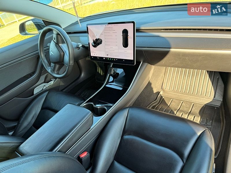 Седан Tesla Model 3 2019 в Калуше