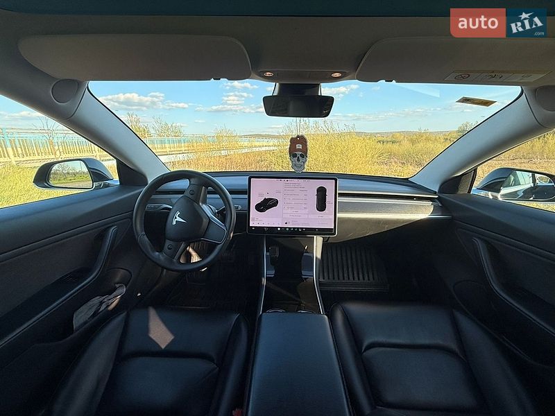 Седан Tesla Model 3 2019 в Калуше