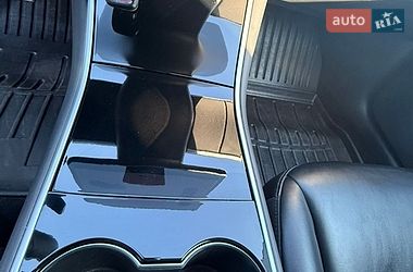 Седан Tesla Model 3 2019 в Калуше