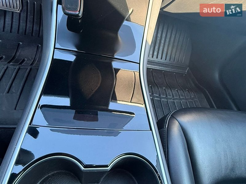 Седан Tesla Model 3 2019 в Калуше