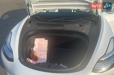 Седан Tesla Model 3 2019 в Чернигове