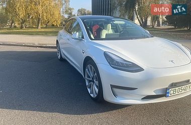 Седан Tesla Model 3 2019 в Чернигове