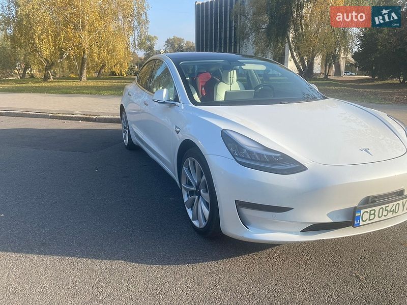 Седан Tesla Model 3 2019 в Чернигове