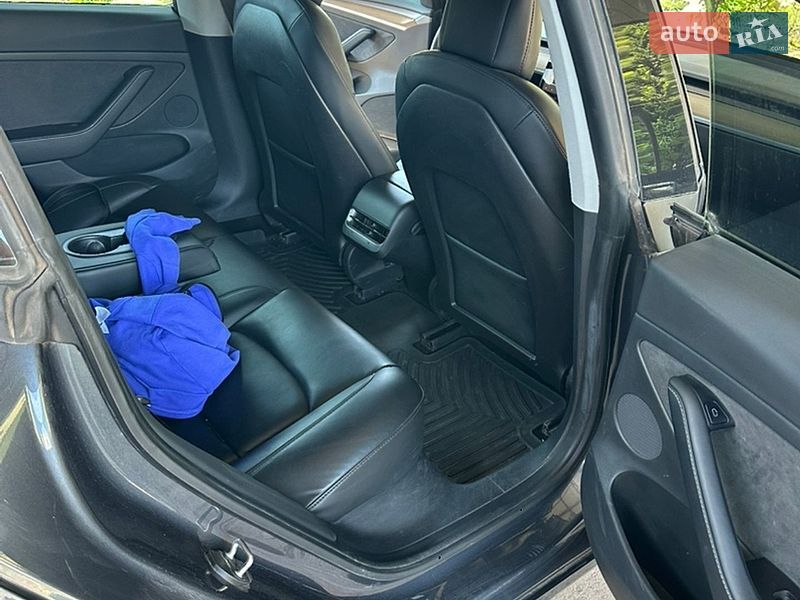 Седан Tesla Model 3 2021 в Кривому Розі