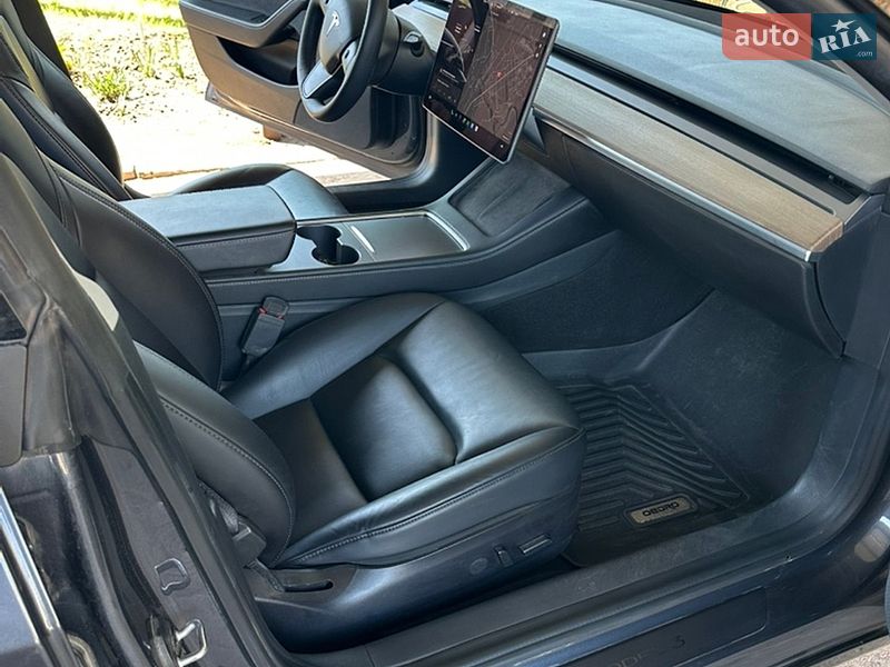 Седан Tesla Model 3 2021 в Кривому Розі