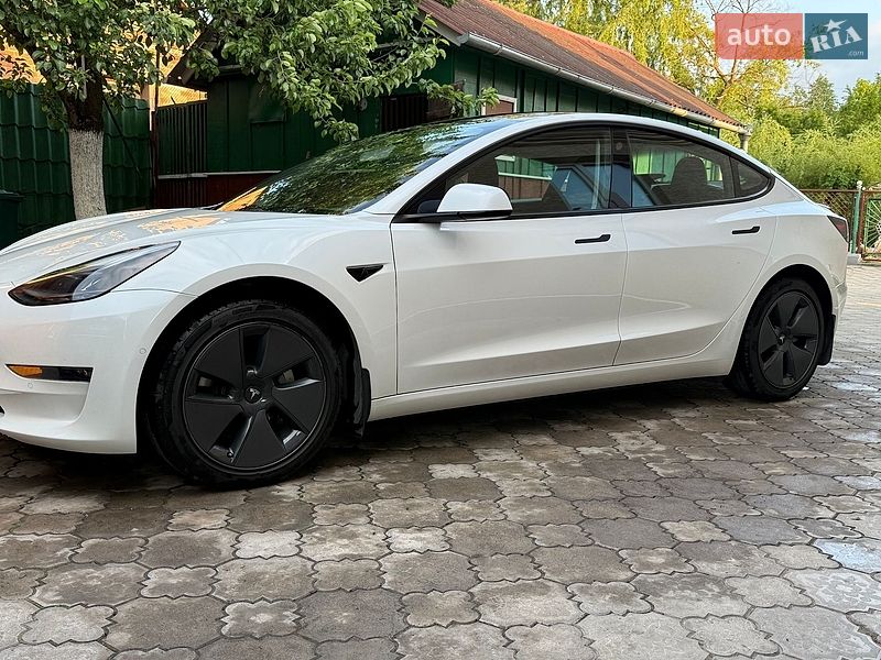 Седан Tesla Model 3 2022 в Луцке