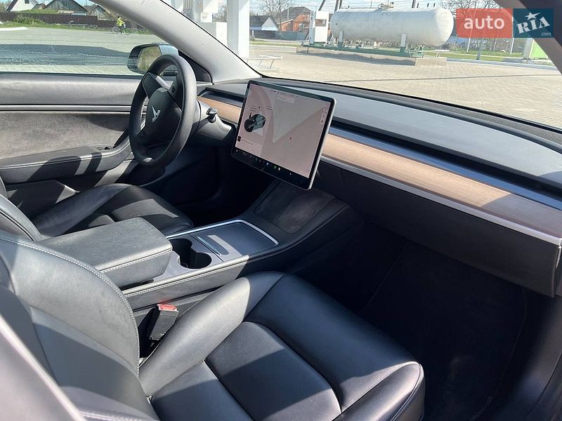 Седан Tesla Model 3 2021 в Калиновке