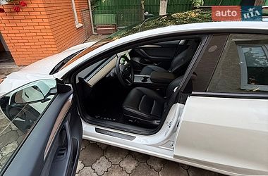 Седан Tesla Model 3 2022 в Луцке