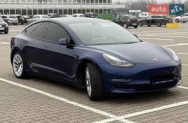 Седан Tesla Model 3 2022 в Черновцах