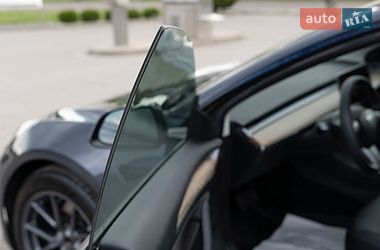 Седан Tesla Model 3 2022 в Дрогобыче