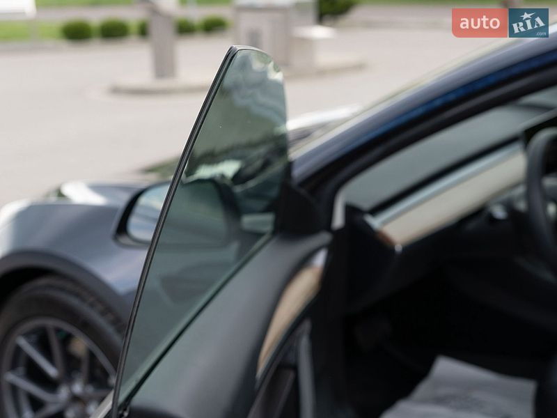 Седан Tesla Model 3 2022 в Дрогобыче